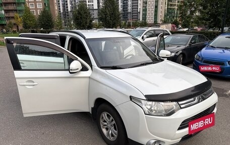 Mitsubishi Outlander III рестайлинг 3, 2013 год, 1 200 000 рублей, 2 фотография
