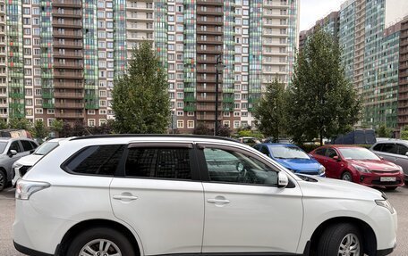 Mitsubishi Outlander III рестайлинг 3, 2013 год, 1 200 000 рублей, 8 фотография