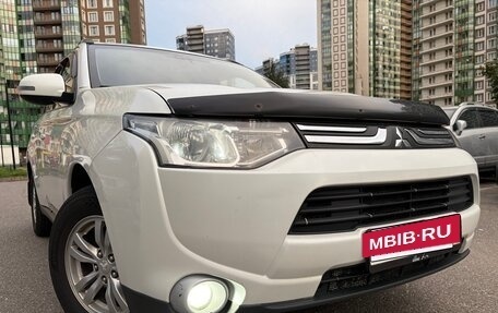 Mitsubishi Outlander III рестайлинг 3, 2013 год, 1 200 000 рублей, 4 фотография
