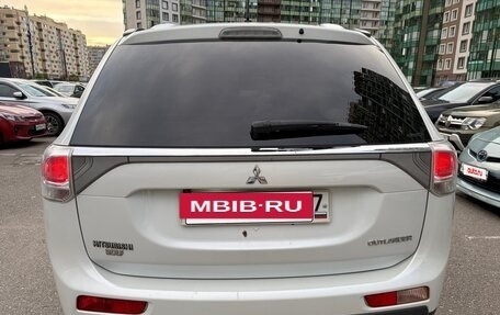 Mitsubishi Outlander III рестайлинг 3, 2013 год, 1 200 000 рублей, 7 фотография