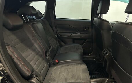 Mitsubishi Outlander III рестайлинг 3, 2021 год, 1 779 000 рублей, 15 фотография