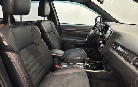 Mitsubishi Outlander III рестайлинг 3, 2021 год, 1 779 000 рублей, 14 фотография