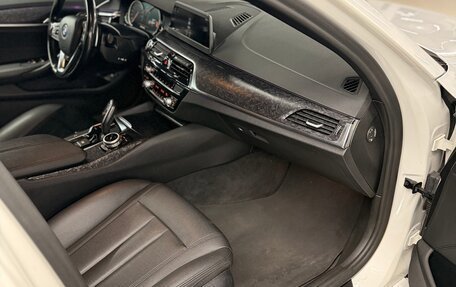 BMW 5 серия, 2019 год, 2 700 000 рублей, 10 фотография