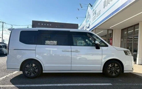 Honda Stepwgn, 2024 год, 2 200 000 рублей, 3 фотография
