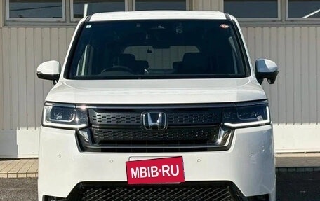 Honda Stepwgn, 2024 год, 2 200 000 рублей, 2 фотография