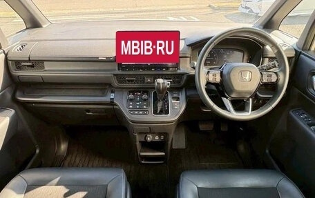 Honda Stepwgn, 2024 год, 2 200 000 рублей, 6 фотография