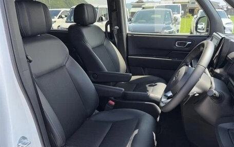 Honda Stepwgn, 2024 год, 2 200 000 рублей, 10 фотография