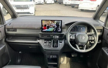 Honda Stepwgn, 2023 год, 2 200 000 рублей, 6 фотография