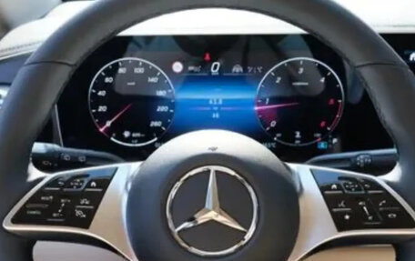 Mercedes-Benz V-Класс, 2023 год, 15 864 626 рублей, 6 фотография