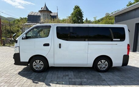 Nissan NV350 Caravan I, 2017 год, 2 450 000 рублей, 4 фотография