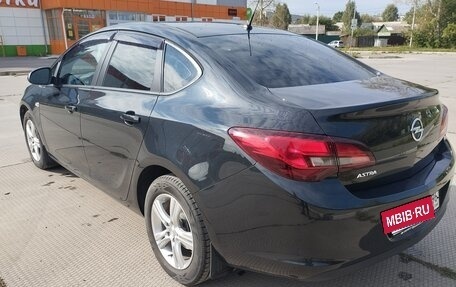 Opel Astra J, 2013 год, 895 000 рублей, 5 фотография