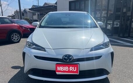Toyota Prius IV XW50, 2022 год, 1 600 000 рублей, 1 фотография