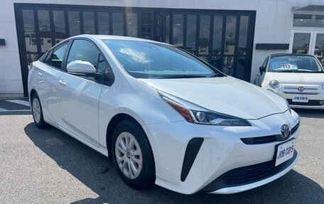 Toyota Prius IV XW50, 2022 год, 1 600 000 рублей, 2 фотография