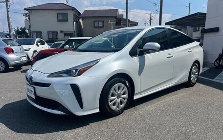 Toyota Prius IV XW50, 2022 год, 1 600 000 рублей, 3 фотография