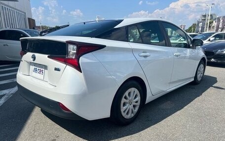 Toyota Prius IV XW50, 2022 год, 1 600 000 рублей, 5 фотография