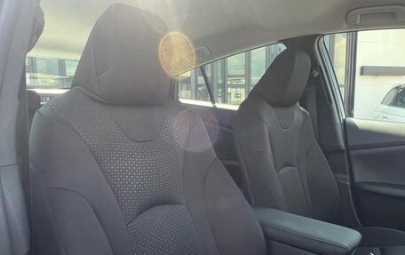 Toyota Prius IV XW50, 2022 год, 1 600 000 рублей, 12 фотография