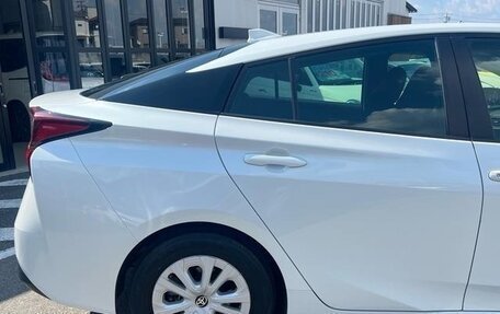 Toyota Prius IV XW50, 2022 год, 1 600 000 рублей, 10 фотография