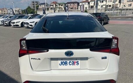 Toyota Prius IV XW50, 2022 год, 1 600 000 рублей, 7 фотография