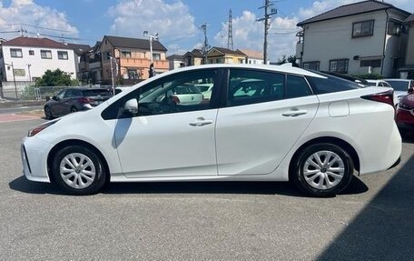 Toyota Prius IV XW50, 2022 год, 1 600 000 рублей, 8 фотография