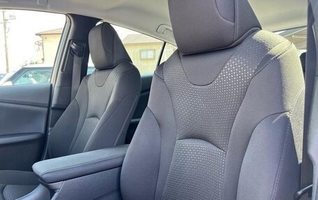Toyota Prius IV XW50, 2022 год, 1 600 000 рублей, 14 фотография