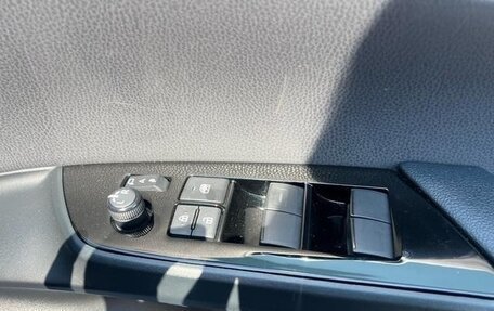 Toyota Prius IV XW50, 2022 год, 1 600 000 рублей, 25 фотография