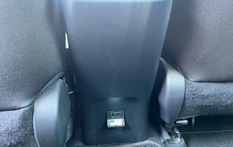 Toyota Prius IV XW50, 2022 год, 1 600 000 рублей, 28 фотография