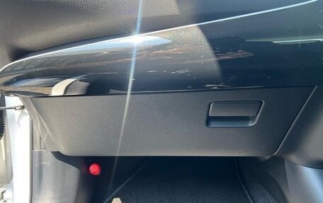 Toyota Prius IV XW50, 2022 год, 1 600 000 рублей, 26 фотография