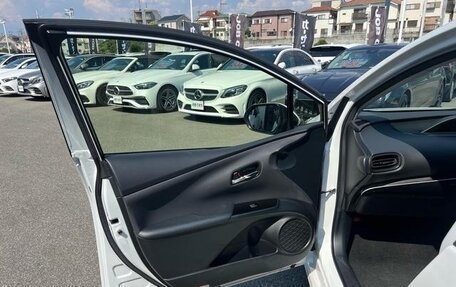 Toyota Prius IV XW50, 2022 год, 1 600 000 рублей, 31 фотография