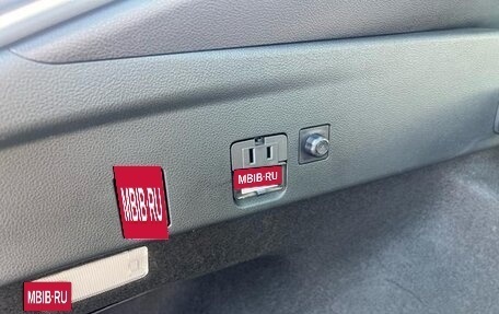 Toyota Prius IV XW50, 2022 год, 1 600 000 рублей, 32 фотография