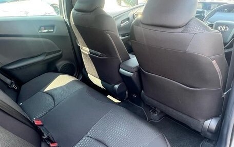 Toyota Prius IV XW50, 2022 год, 1 600 000 рублей, 36 фотография