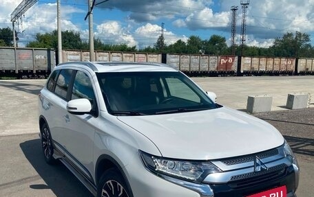 Mitsubishi Outlander III рестайлинг 3, 2020 год, 2 275 000 рублей, 1 фотография