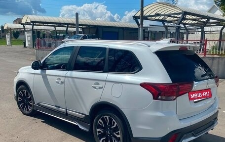 Mitsubishi Outlander III рестайлинг 3, 2020 год, 2 275 000 рублей, 2 фотография