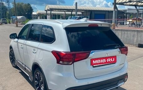 Mitsubishi Outlander III рестайлинг 3, 2020 год, 2 275 000 рублей, 5 фотография
