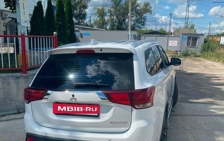 Mitsubishi Outlander III рестайлинг 3, 2020 год, 2 275 000 рублей, 6 фотография