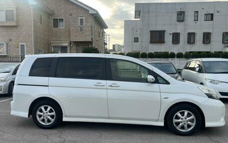 Toyota ISis I, 2016 год, 1 031 000 рублей, 2 фотография