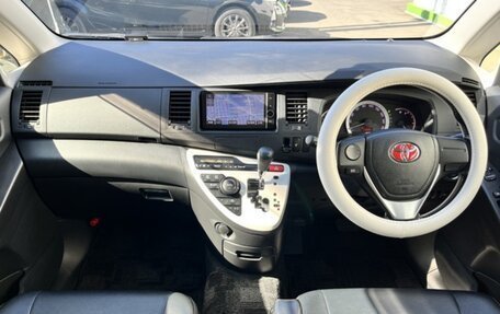 Toyota ISis I, 2016 год, 1 031 000 рублей, 15 фотография