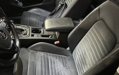 Volkswagen Passat B8 рестайлинг, 2018 год, 1 990 000 рублей, 14 фотография