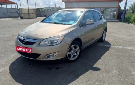 Opel Astra J, 2011 год, 570 000 рублей, 2 фотография