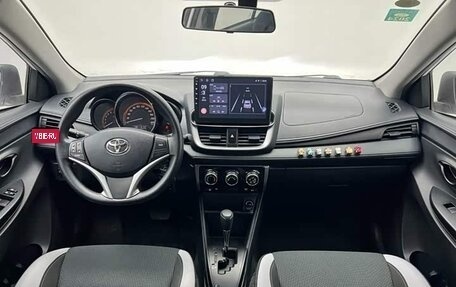Toyota Yaris XP150 рестайлинг, 2022 год, 1 350 000 рублей, 9 фотография