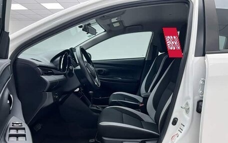 Toyota Yaris XP150 рестайлинг, 2022 год, 1 350 000 рублей, 8 фотография
