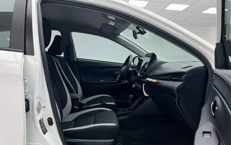 Toyota Yaris XP150 рестайлинг, 2022 год, 1 350 000 рублей, 14 фотография