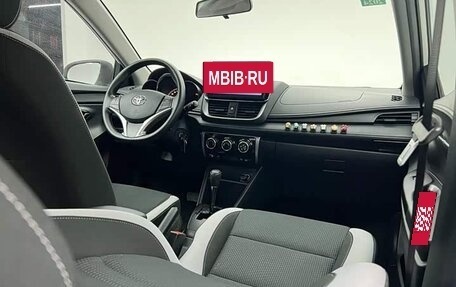 Toyota Yaris XP150 рестайлинг, 2022 год, 1 350 000 рублей, 11 фотография