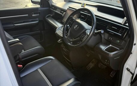 Honda Stepwgn IV, 2020 год, 2 300 000 рублей, 7 фотография