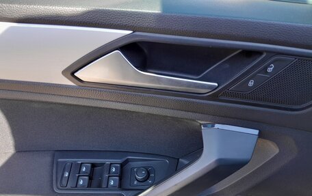 Volkswagen Tiguan II, 2021 год, 2 758 000 рублей, 19 фотография