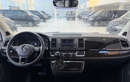 Volkswagen Multivan T6 рестайлинг, 2019 год, 6 900 000 рублей, 6 фотография