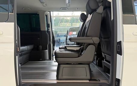 Volkswagen Multivan T6 рестайлинг, 2019 год, 6 900 000 рублей, 15 фотография