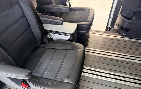 Volkswagen Multivan T6 рестайлинг, 2019 год, 6 900 000 рублей, 14 фотография