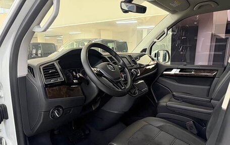 Volkswagen Multivan T6 рестайлинг, 2019 год, 6 900 000 рублей, 11 фотография