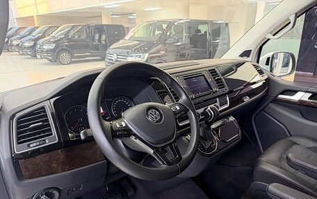 Volkswagen Multivan T6 рестайлинг, 2019 год, 6 900 000 рублей, 12 фотография