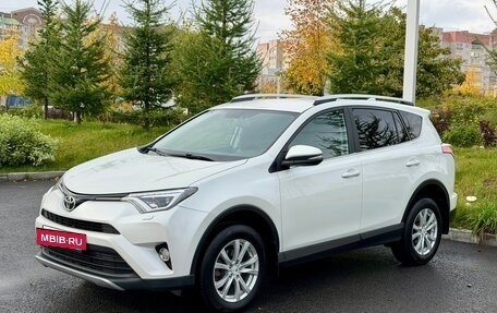 Toyota RAV4, 2018 год, 2 890 000 рублей, 5 фотография